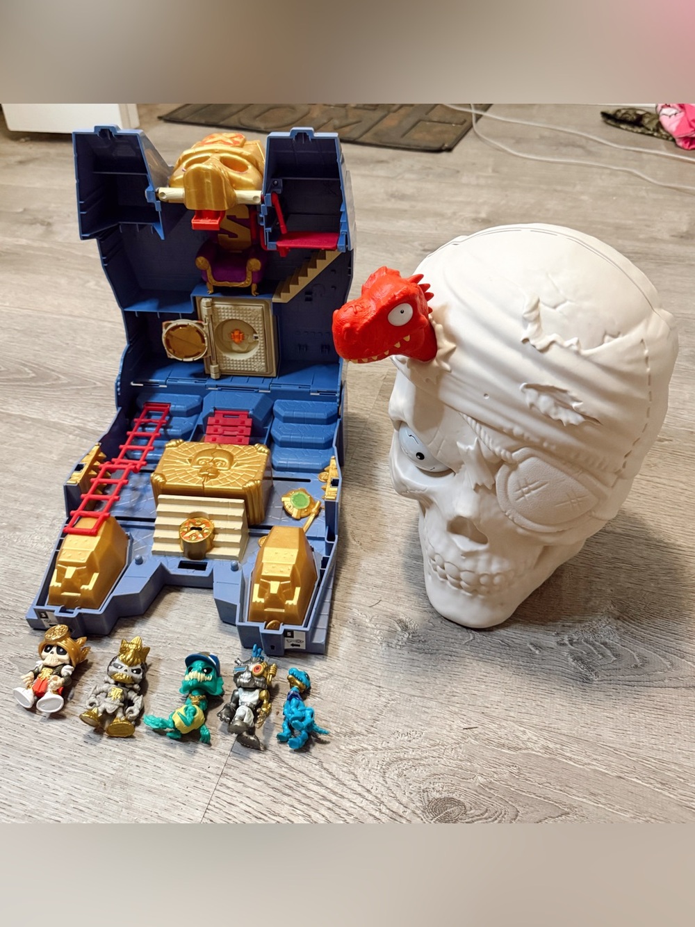 •TREASURE X• TOYS